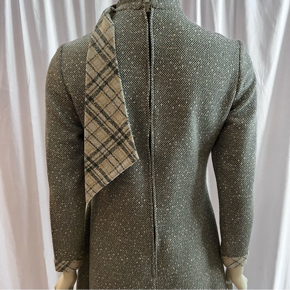 VINTAGE Leslie Fay double knit A-line dress with attached scarf. - Picture 3 of 11
